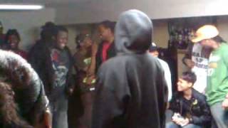 Lee Major beats Jewelz in rap battle @ Yung Blaze CD signing in Rockford,IL.3GP