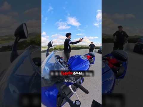 الشرطي يتدخل بعد أن ظن الناس أن الدراج سيقفز! Credit: @RubberRides/YT