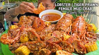 Download lagu LOBSTER, GIANT TIGER PRAWN, & FEMALE MUD CRAB IN GARLIC BUTTER SAUCE | SEAFOOD MUKBANG mp3