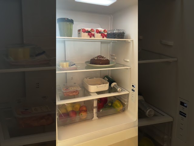 Video teaser for Trisa Kühlschrank "Frescolino Classic 401 L" Test | Retro No-Frost mit Caroline