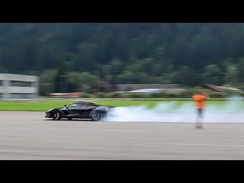 Ferrari LaFerrari - Powerslide, Revs, Accelerations, Drag Race and more!!