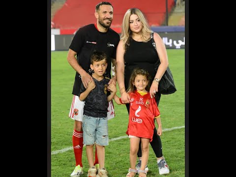 علي معلول يحتفل مع زوجته بعيد زواجهما الثامن