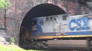 preview picture of video 'CSX Rock Runner Exiting Point Of Rocks Tunnel'