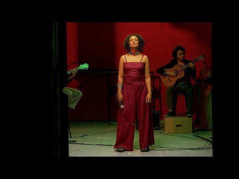 Flávia Carolina - Saia Justa | ContraCapa #1