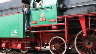 preview picture of video 'Bulgarian State Railways Class 03.12 locomotive moving in Ruse depot; April 30, 2011'
