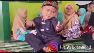 Download lagu yang lagi viral anak kecil joget di masjid mp3