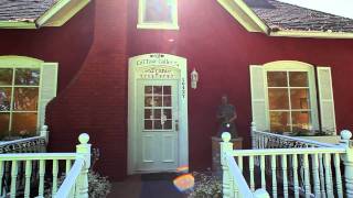 preview picture of video 'Twisted Fish Art Gallery - Northern Michigan Art Gallery in Elk Rapids, Michigan'
