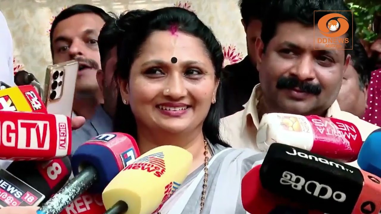 പ്രതിപക്ഷ നേതാവ് പിണറായി വിജയനോ, മുഹമ്മദ് റിയാസോ? മാ