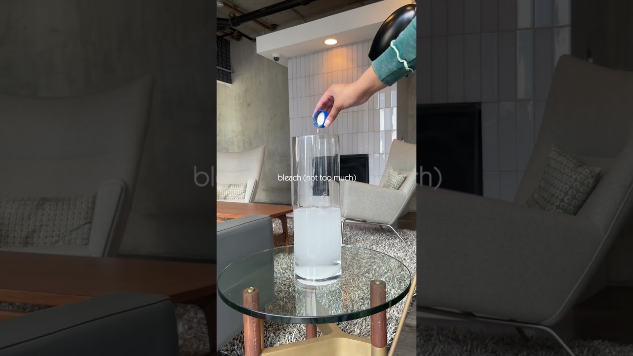 Bleach is the key to make your flowers last longer 🤍