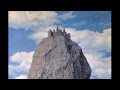 Замок в Пиренеях - Рене Магритт (HD) 