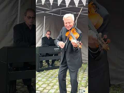 Arve Tellefsen spiller og forteller om oppveksten på Møllenberg