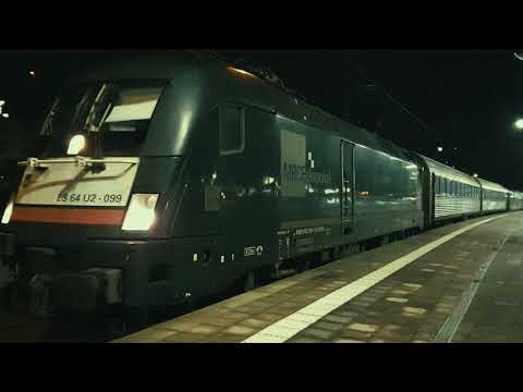 Urlaubs-Express (UEX) & Taurus-Sound: Baureihe 182 fährt in München-Ost nach Hamburg-Altona ab