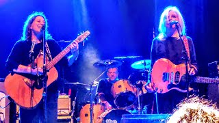 The Breeders and Belly - Happiness Is A Warm Gun (Beatles Cover)