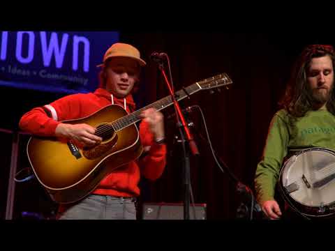 Billy Strings - While I’m Waiting Here (Live on eTown)