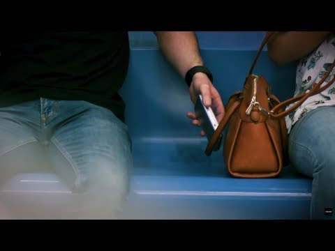 Złodziej bez wysiłku okradał ludzi polując z terminalem na dworcu! #Złodzieje