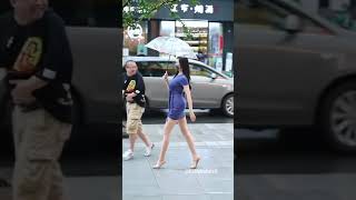 tante cantik hujan hujanan #shorts