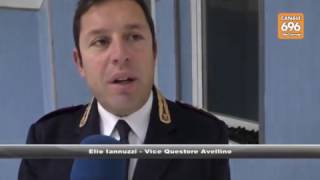 poliziotti-in-strada-con-lo-spray-al-peperoncino