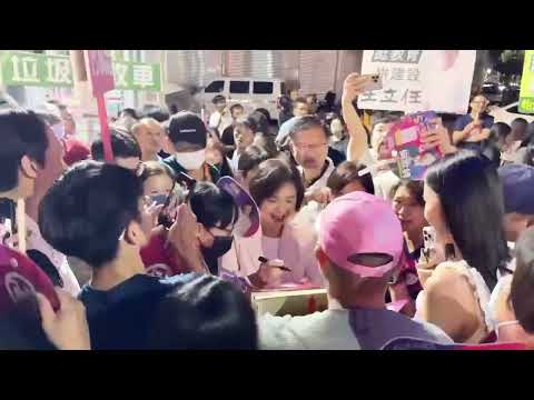 清水媳婦捲欣潮！民進黨台中市長候選人、立法委員何欣純逛五權夜市　掃街秒變粉絲見面會