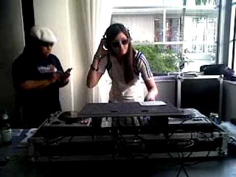 Mixwell House Get Juiced! at Whitelaw WMC 2011 pt.1