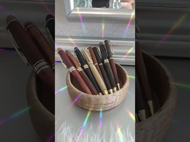 Vídeo relacionado con Kueohse Juego de 5 BolíGrafos Finos de Lujo para Torneado de Madera, Acabado Cobre, Mecanismo Giratorio.