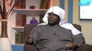 صورة امرأة كبيرة في السن تحذر أهلها من الجن وتقول إنهم يدرون عنكم فما النصيحة لها ؟ | الشيخ خالد الفليج