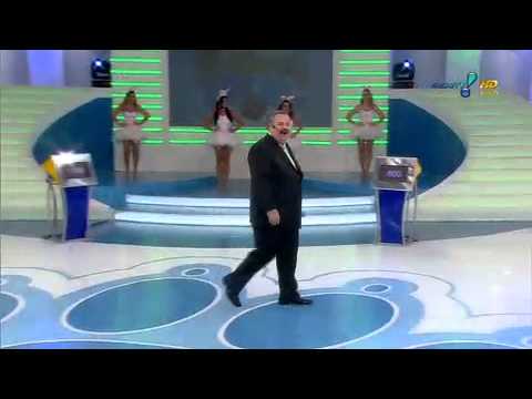 Sábado Total: Homem chora colorido no palco do Sábado Total