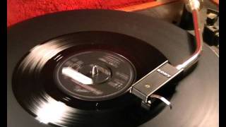 Swinging Blue Jeans - It Isn&#39;t There - 1964 45rpm