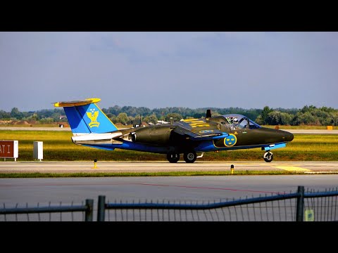 Swedish SAAB SK-60 in stunning colors performs elegant display [4K]