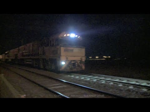 Pacific National MP5 Australian Container Train At Night - PoathTV