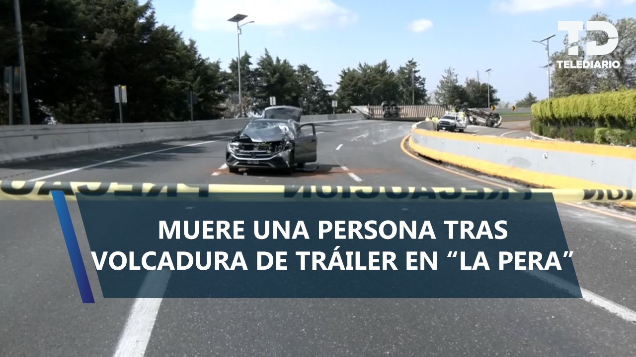 Tráiler se vuelca en 'La Pera' de la autopista México-Cuernavaca; cierran circulación a CdMx