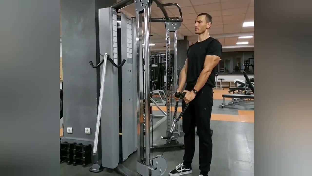 Flexii pentru biceps, din stând la scripete, cu funia