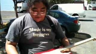 Video thumbnail for Dimarzio Cliplock strap demo by Easy Music Center