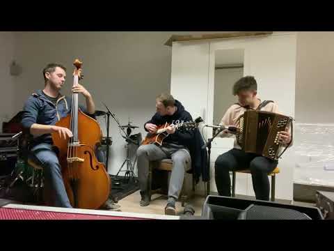 Prebrisani muzikanti - Pod Snežnikom (v živo)