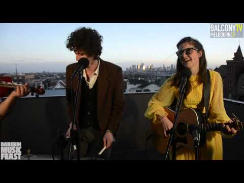MISS EILEEN & KING LEAR - INTO YOUR ARMS (BalconyTV)