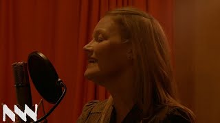 Kelly Willis | He&#39;s Actin&#39; Single (I&#39;m Drinkin&#39; Doubles) | The Next Waltz