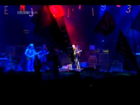 Neil Young - Glastonbury 2009 - Rockin In The Free World part 1