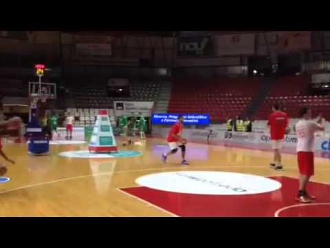 Il riscaldamento di Roko Ukic