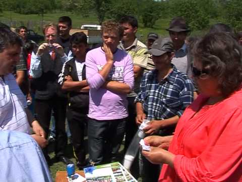 Buzau Pasarea Darului printre oierii din Valea Salciei