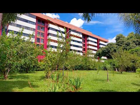 Brasília - SQN 303 - Uma quadra com belos jardins