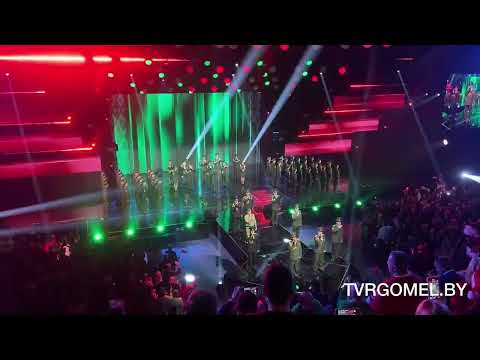 Хит группы «Аура» «Батька у нас крутой» в исполнении  сводного оркестра под руководством лейтенанта Дмитрия Коробова стал ярким завершением концерта «Время выбрало нас»