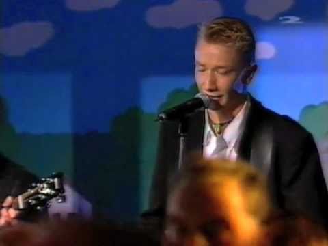 Yölintu - Salattu suru (Live)