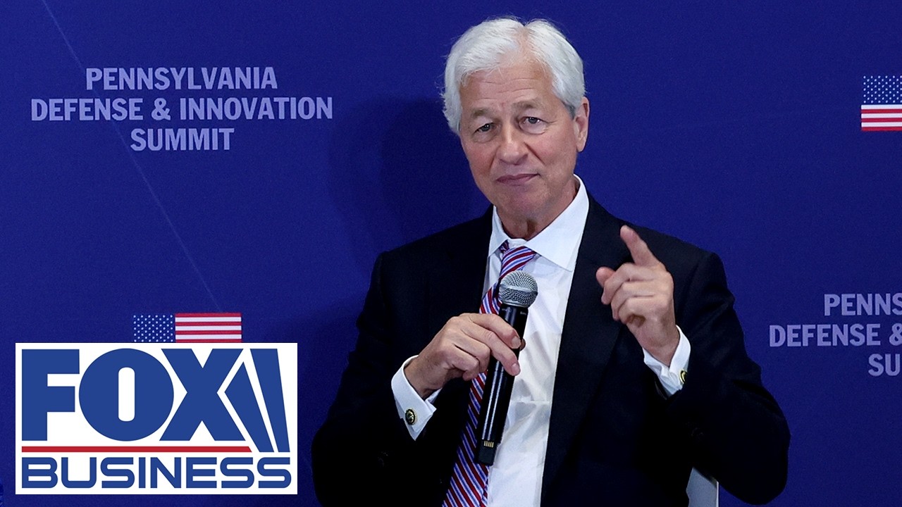 'BOOMING': Jamie Dimon touts STRONG US economy