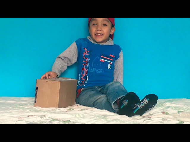 Vídeo relacionado con Fisher-Price Little People Estuche portátil Amigos del Bosque Conjunto de Juego con Figuras de Animales para Juego de imitación, Juguete para niños y niñas pequeños a Partir de 1 año, HWB29