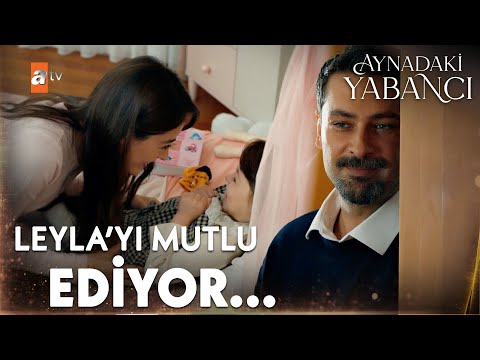 Emirhan, Azra'nın Leyla'yla iyi anlaşmasından etkileniyor - Aynadaki Yabancı 4. Bölüm