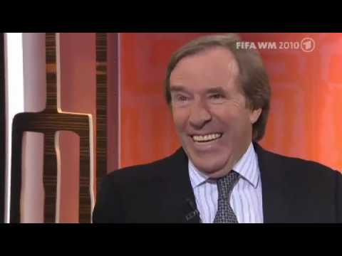 Delling und Netzer lachen sich schlapp (WM 2010 Vuvuzela)