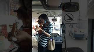 Download lagu Pengamen di bus sinar jaya kereatip mp3