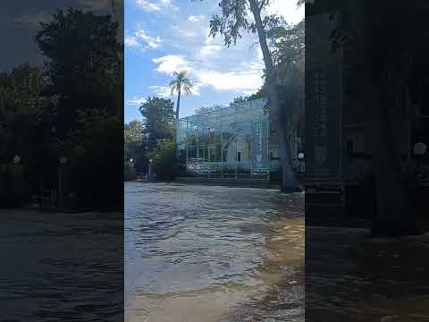 La casa de Sarmiento vista desde el barco en el Tigre en plena sudestada. Buenos Aires. Argentina.
