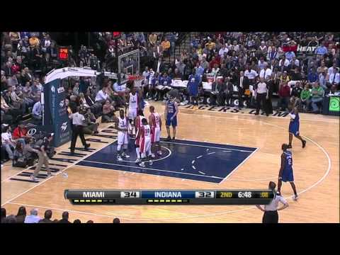 Dwyane Wade powerful tip-dunk vs. Pacers (HD)