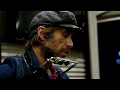 Todd Snider: Songs from the Road - Play a Train Song/Comes a Time (Neil Young)