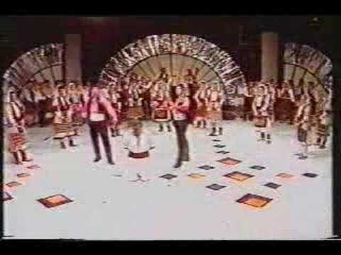 Macedonian Folklore Dance "Ilindensko Oro" - Tanec 1/2